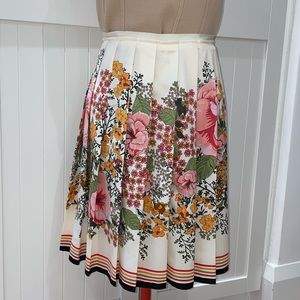 Spring Floral Pleated Mini Skirt, Lightweight, Bold Print, Women’s (US 12)